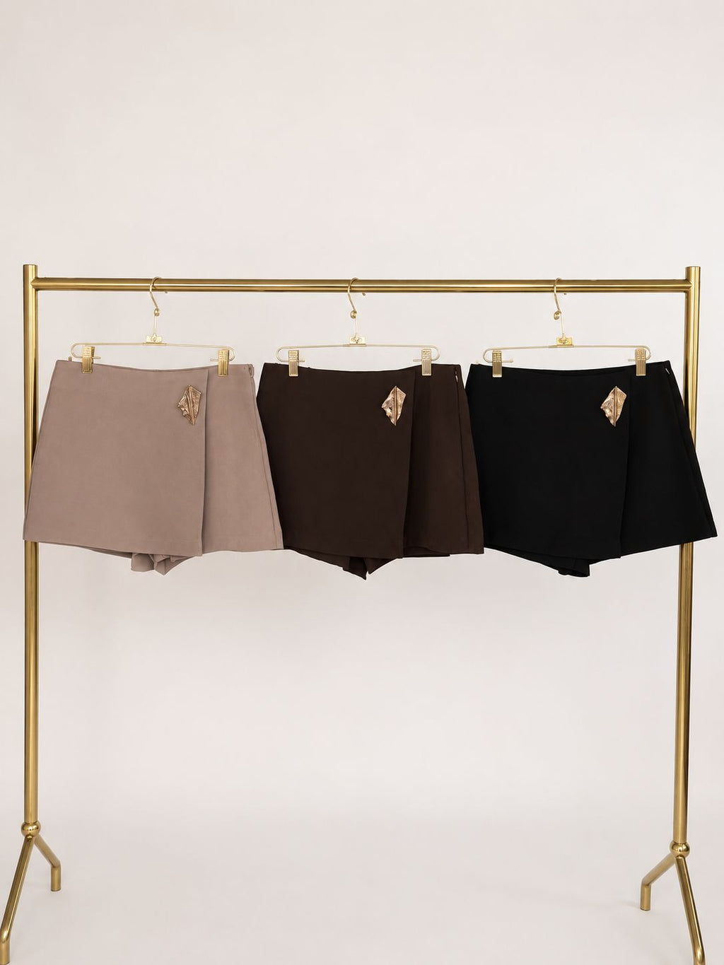 Short/falda con detalle dorado 4661
