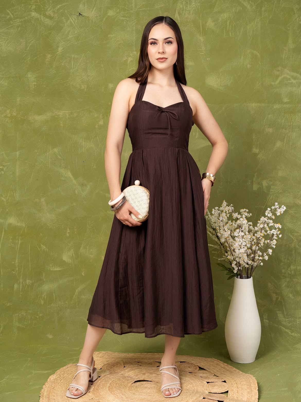 Vestido Midi Halter con Falda Fluida